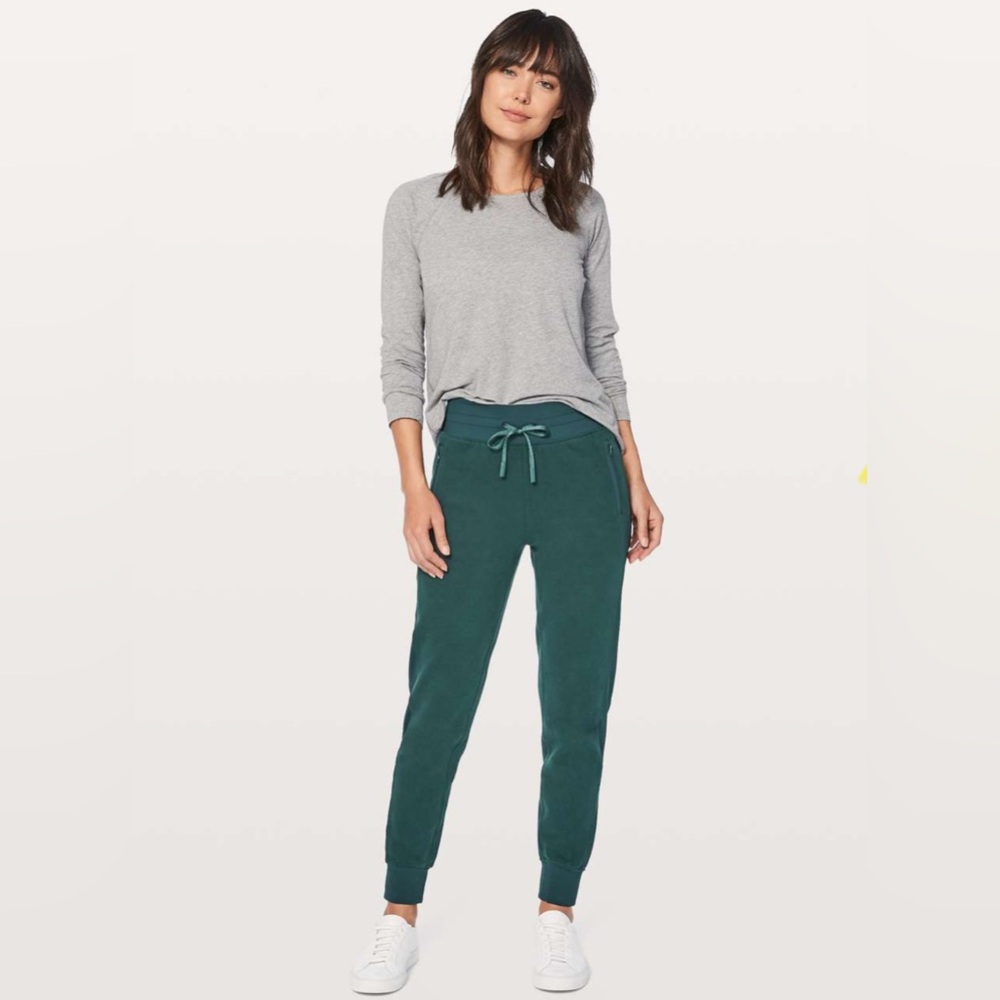 Lululemon Get Going Jogger *28.5"
Size 4
Submarine
P34